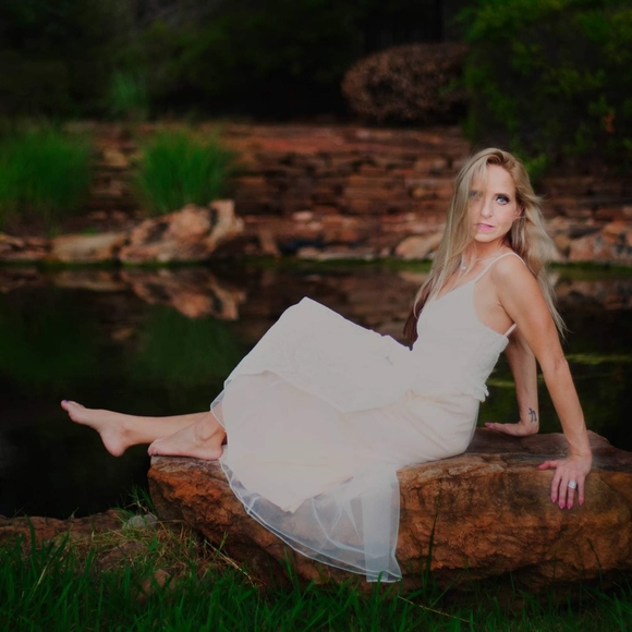 Meet your Posher, Shellie - Picture 1 of 1